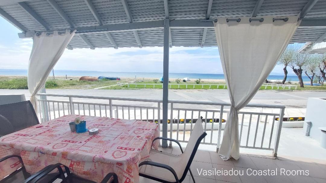 Vasileiadou Coastal Rooms Флогита Екстериор снимка