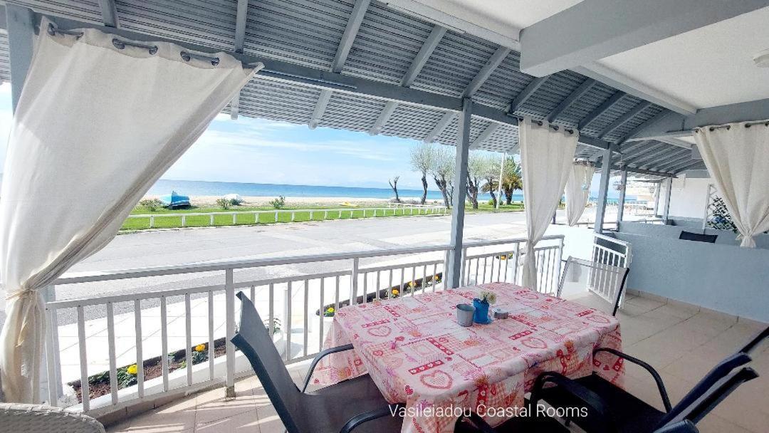 Vasileiadou Coastal Rooms Флогита Екстериор снимка